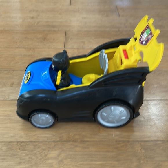 Fisher-Price Little People Toddler Toy DC Super Friends 2-in-1 Batmobile - Picture 6 of 7